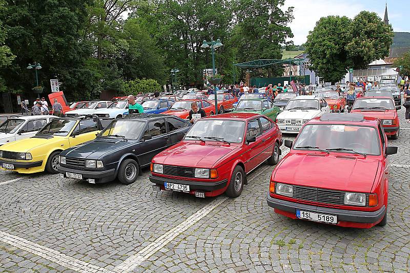 Ve Vrchlabí měli sraz majitelé vozidel Škoda Garde a Rapid.