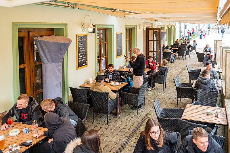 V Trutnově se v pondělí 17. května otevřely zahrádky restaurací a kaváren.