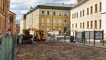 Rekonstrukce pěší zóny v centru Trutnova je v plném proudu.
