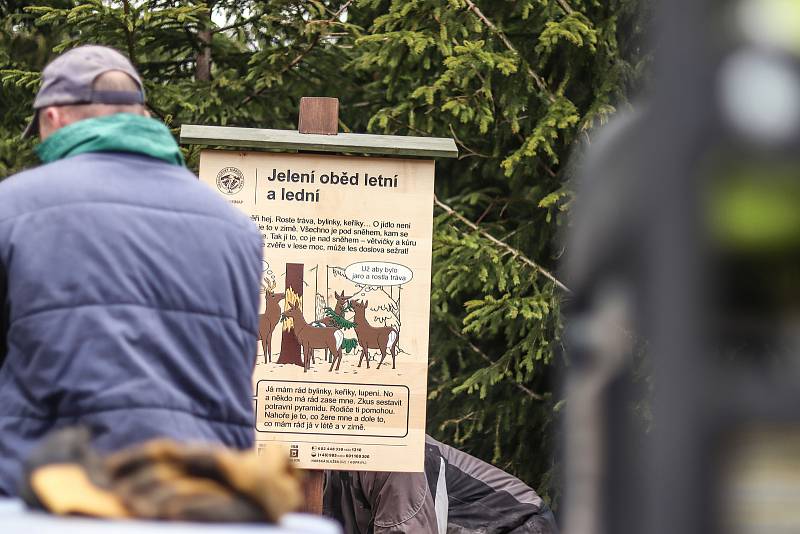 Na Přední Planině nad Špindlerovým Mlýnem v těchto dnech vzniká nová hravá naučná stezka zaměřená na největší zvíře, které v Krkonoších můžou lidé potkat - jelena.