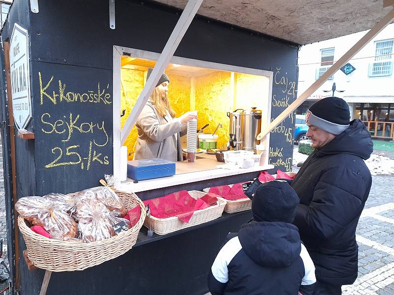 Ve Vrchlabí se konají poprvé Krkonošské adventní trhy. Otevřené jsou v prosinci každý víkend.