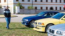 Setkání vozů BMW v areálu hospitálu Kuks.
