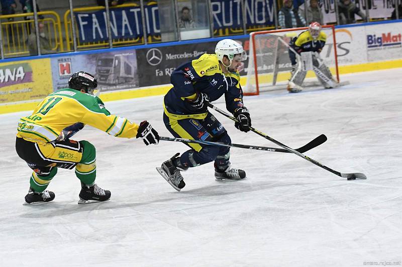 Hokejové druholigové derby Dvůr Králové - Trutnov (3:1).