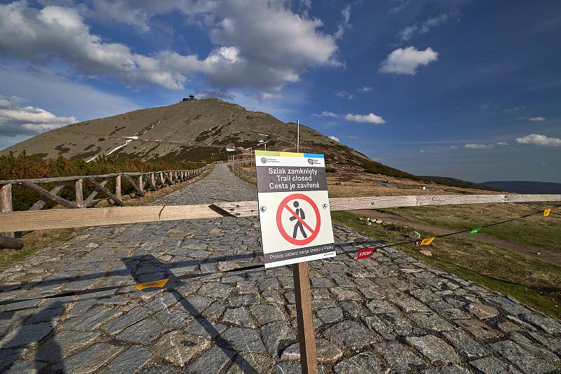 Druhý prodloužený květnový víkend využila řada lidí k výletům do hor a turistickým túrám v Krkonoších.