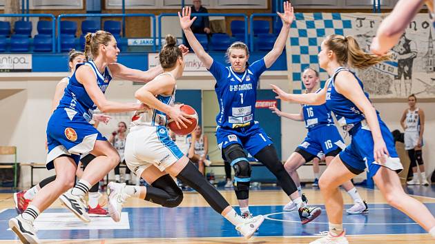 Trutnovské basketbalistky nečeká v sérii play out nic jednoduchého. Proti Strakonicím teď musejí otáčet stav 0:1.