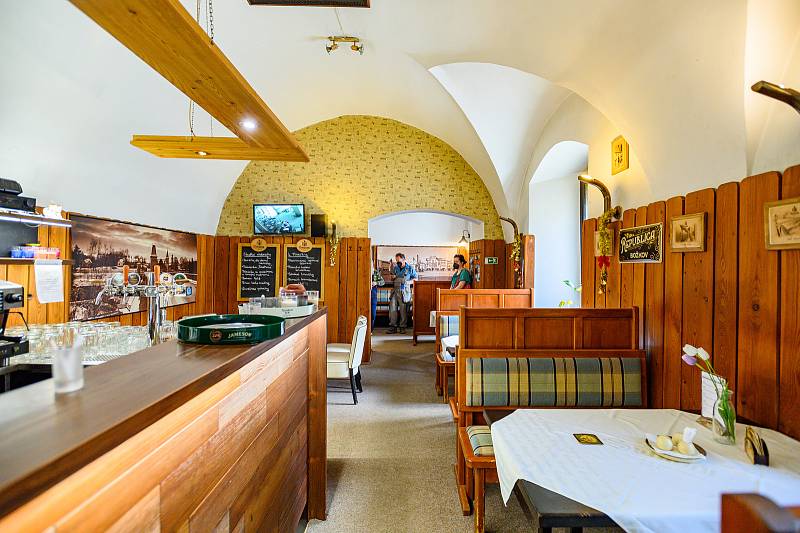 Restaurace ve Dvoře Králové nad Labem byly v pondělí 31. května poprvé otevřené uvnitř.