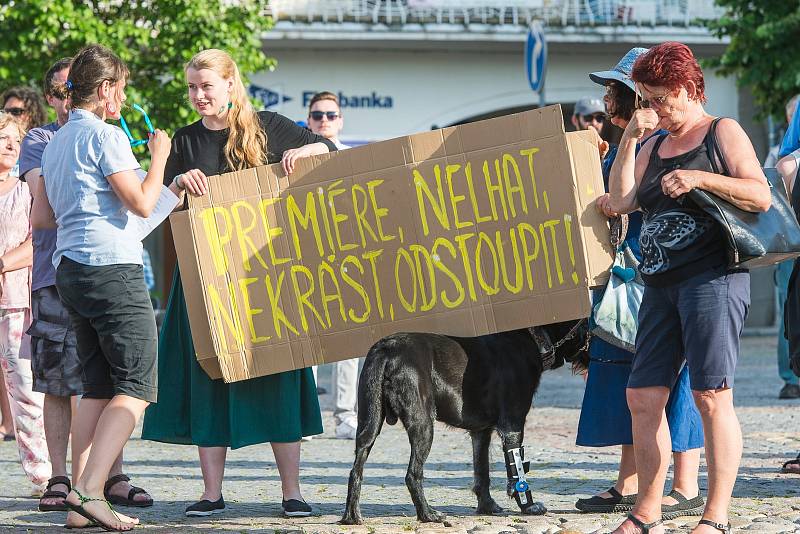 Demonstrace proti Andreji Babišovi 11. června 2019 v Trutnově.