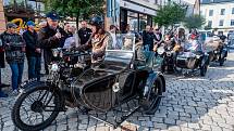 Veteran Car Club Dvůr Králové nad Labem pořádal přehlídku a jízdu historických vozidel Než vypustíme vodu z chladiče.