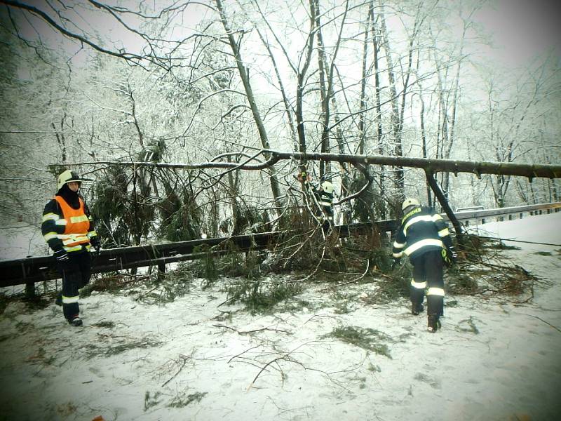 Jednotky dobrovolných hasičů mají za sebou náročnou středu