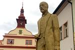 Masarykova socha se vrátila na úpické náměstí.