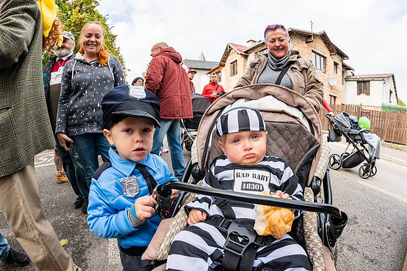 Lidé v Bílé Třemešné si užili Posvícenský průvod.