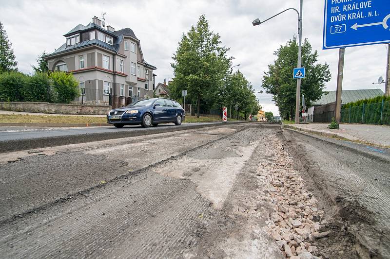 Oprava silnice v Pražské ulici v Trutnově.