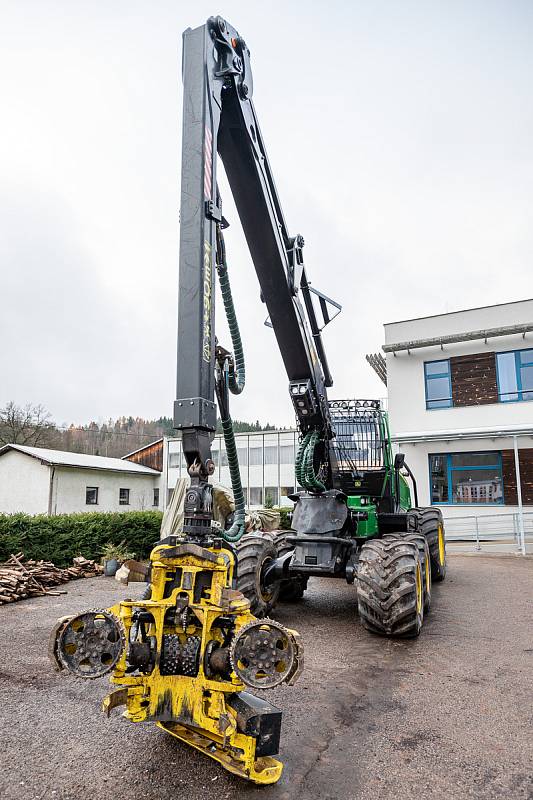 Česká lesnická akademie provedla zájemce areálem školy i budovou školního polesí.