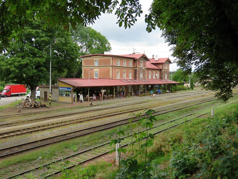 Soupravu historických vozů vedla o druhém srpnovém víkendu parní lokomotiva Babička - 310.0134.