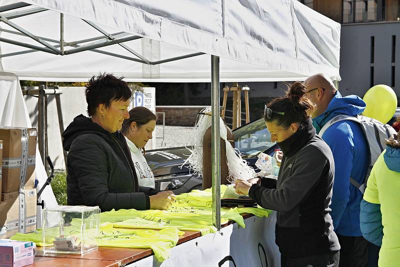 Charitativní výstup Na Sněžku pro Fílu organizoval Nadační fond KlaPeto Kateřiny Klasnové a Jaroslava Petrouše.