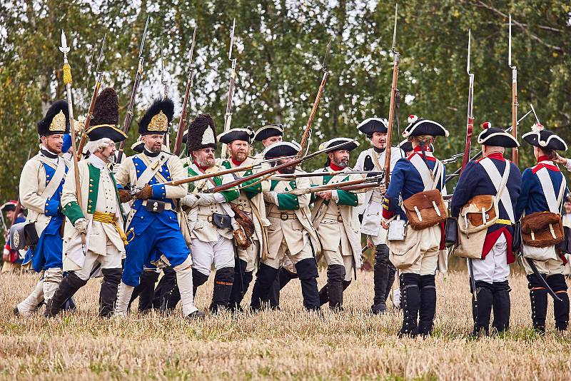 Na poli u Studence u Trutnova se střetli vojáci armád rakousko-saské a pruské, které bojovaly v bitvě v roce 1745.