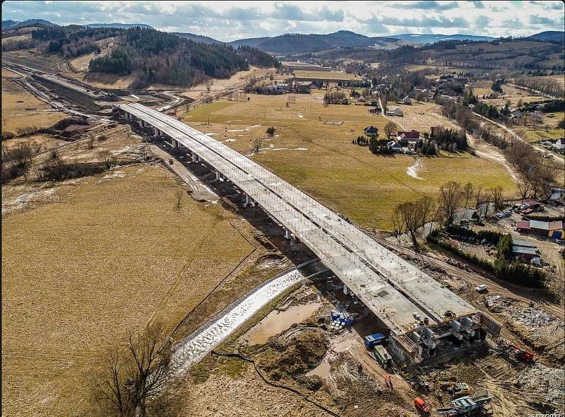 Výstavba polské rychlostní silnice S3 u českých hranic v úseku Kamienna Góra - Lubawka.