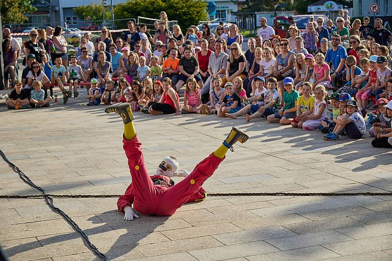 Španělský klaun Murmuyo při vystoupení v Trutnově při festivalu Cirk-UFF.