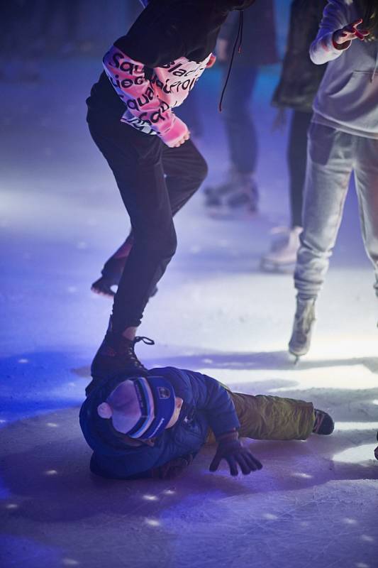 Ice párty na ledě trutnovského zimního stadionu.