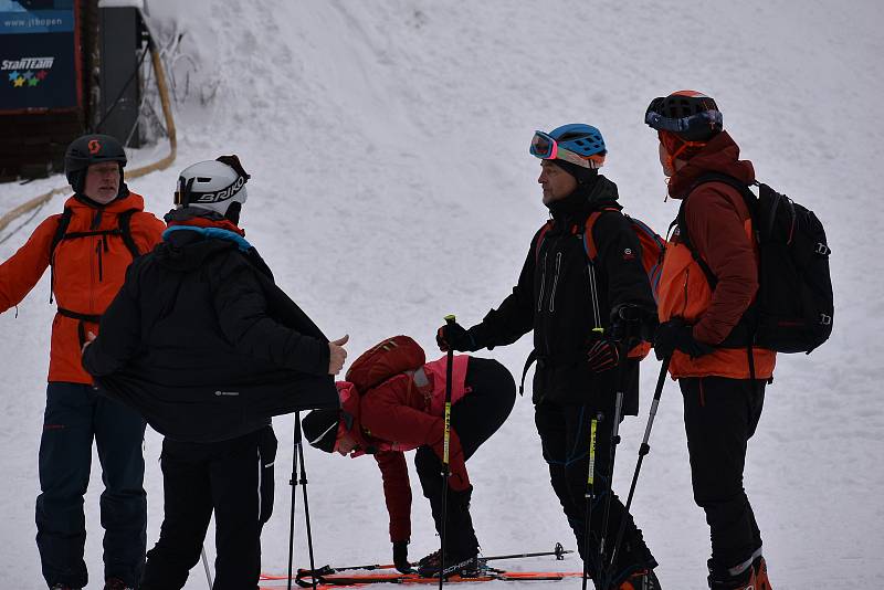 V lyžařském areálu Svatý Petr se pohybovalo jen několik desítek rodin s dětmi, které tam sáňkovaly nebo bobovaly.
