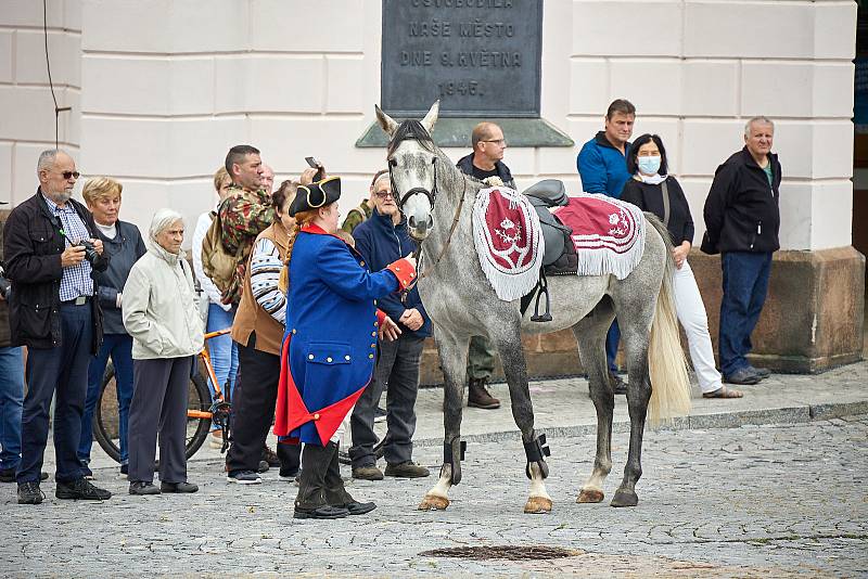 Na Krakonošově náměstí v Trutnově se představily armády rakousko-saská a pruská, které bojovaly v bitvě u Žďáru v roce 1745.