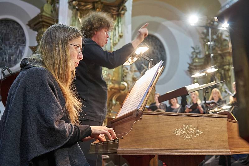 Úvodní koncert Trutnovského podzimu v místním kostele. Zazněla mše h moll Johanna Sebastiana Bacha v podání Czech Ensemble Baroque Orchestra & Choir.