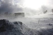 Pravá vánice se stejně jako celým Krkonoším nevyhnula ani Benecku a okolním obcím.