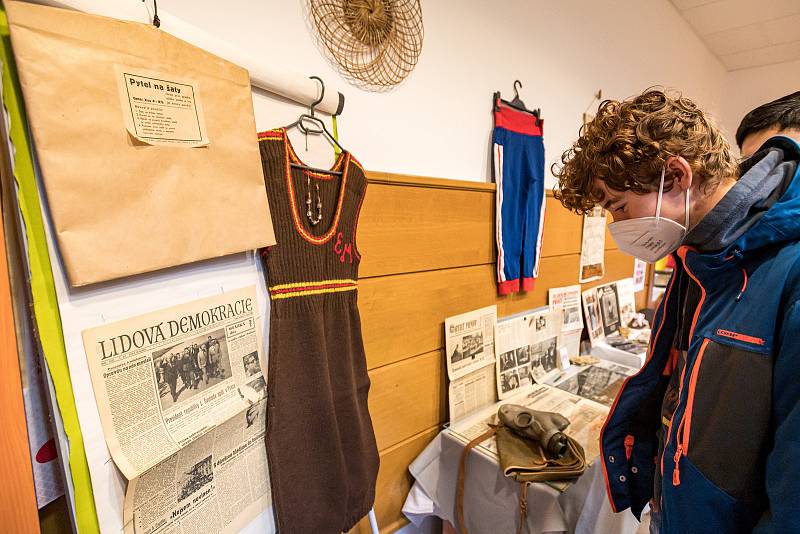 Obchodní akademie Olgy Havlové v Janských Lázních přichystala 17. listopadu Den otevřených dveří a stylovou výstavu k výročí sametové revoluce.