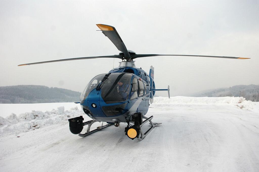 OBRAZEM: Dopravu hlídali z vrtulníku - Krkonošský deník