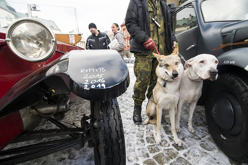 Veteran Car Club Dvůr Králové nad Labem pořádal v sobotu Tříkrálovou jízdu.