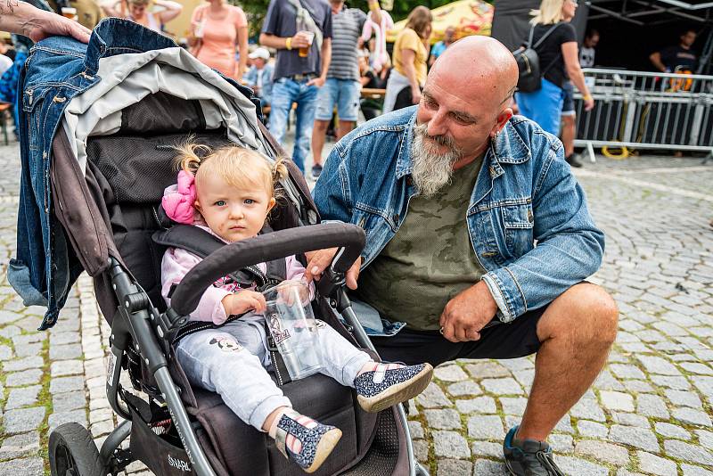 Krkonošské pivní slavnosti se konaly v sobotu na náměstí TGM ve Vrchlabí.