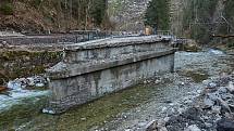 Královéhradecký kraj bourá tři mosty v Temném Dole ve východních Krkonoších na silnici mezi Horním Maršovem a Pecí pod Sněžkou, postaví místo nich nové.