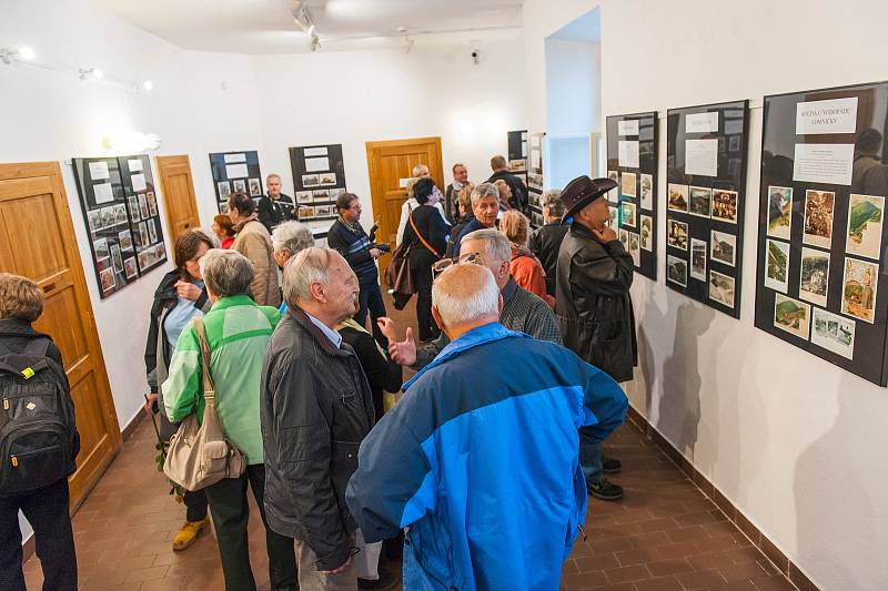 Sběratelé Jaroslav Drtina ze Dvora Králové a Michal Harčár z Vysoké nad Labem vybrali ze svých sbírek nejstarší historické pohlednice z Krkonoš a vystavili je v trutnovském muzeu.