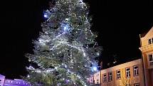Rozsvícení vánočního stromu v Trutnově doprovodil v Trutnově kulturní program.