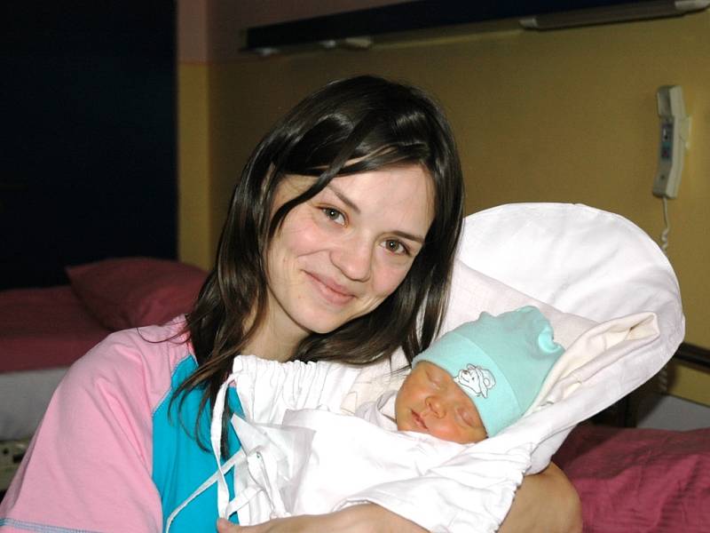 ANTONÍN DEML se mamince Petře narodil 26. listopadu v 16.55 hodin. Vážil 2,73 kilogramu a měřil 49 centimetrů. Doma jsou v Dolní Branné.