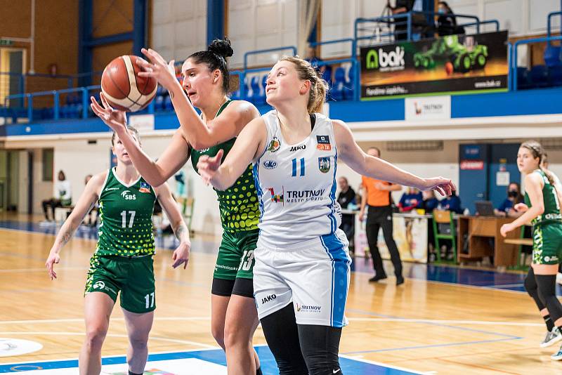 Basketbalistky trutnovské Lokomotivy nestačily v domácím utkání na soupeře z Ostravy.