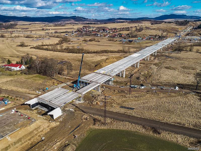 Výstavba polské rychlostní silnice S3 u českých hranic v úseku Kamienna Góra - Lubawka.