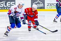 Tomáš Nezbeda hraje v hokejovém dresu Nové Paky druhou ligu.