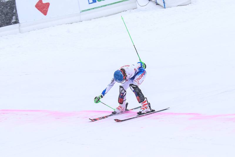 Husté sněžení provází sobotní slalom Světového poháru ve Špindlerově Mlýně, diváků je ještě více než při pátečním obřím slalomu.