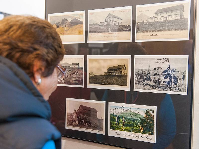 Sběratelé Jaroslav Drtina ze Dvora Králové a Michal Harčár z Vysoké nad Labem vybrali ze svých sbírek nejstarší historické pohlednice z Krkonoš a vystavili je v trutnovském muzeu.