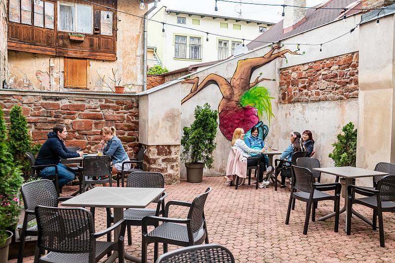 V Trutnově se v pondělí 17. května otevřely zahrádky restaurací a kaváren.
