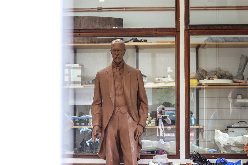 V umělecké slévárně HVH v Horní Kalné vzniká nová socha TGM pro brněnské veletrhy. Původní sochu od autora Otakara Španiela někdo odcizil a tak museli udělat novou.