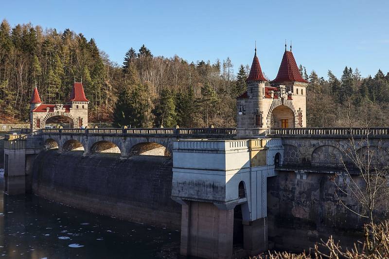 Přehrada Les Království nedaleko Dvora Králové nad Labem.