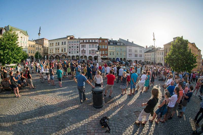 Z trutnovské demonstrace proti Babišovi.