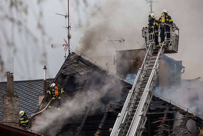 Požár domu na náměstí TGM ve Dvoře Králové nad Labem.