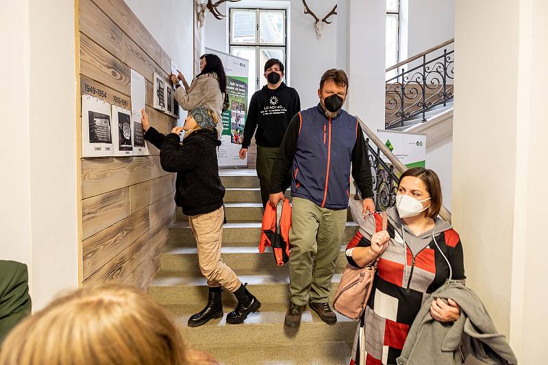 Česká lesnická akademie provedla zájemce areálem školy i budovou školního polesí.