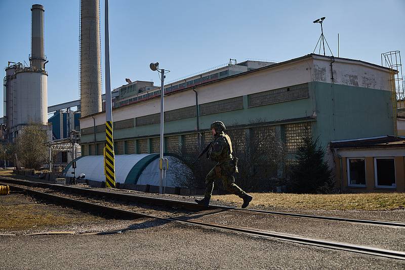 Z cvičení vojáků aktivní zálohy v elektrárně v Poříčí.