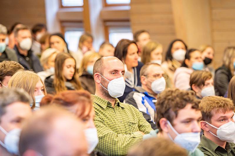 Česká lesnická akademie provedla zájemce areálem školy i budovou školního polesí.