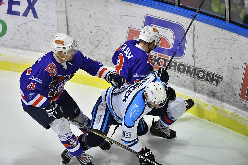 Čtvrtfinále play off hokejové II. ligy: HC Stadion Vrchlabí - HC Děčín.