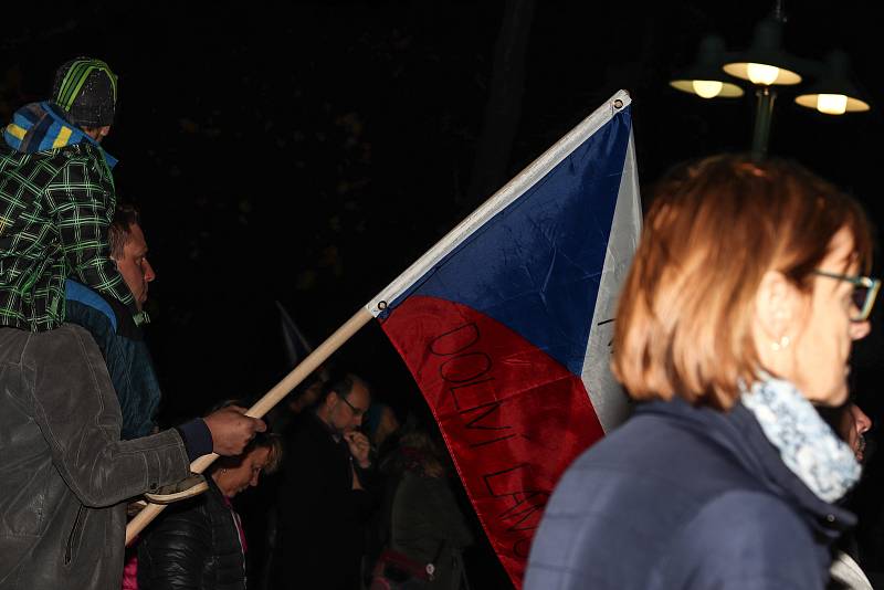 Také ve Vrchlabí si lidé připomněli 30. výročí Sametové revoluce.